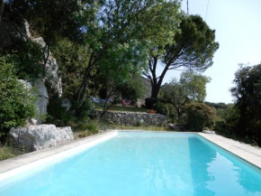 Mas en pierres sèches avec piscine